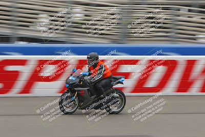 media/Oct-16-2022-Fastrack Riders (Sun) [[609ae93014]]/Level 1/Session 1 Start Finish/